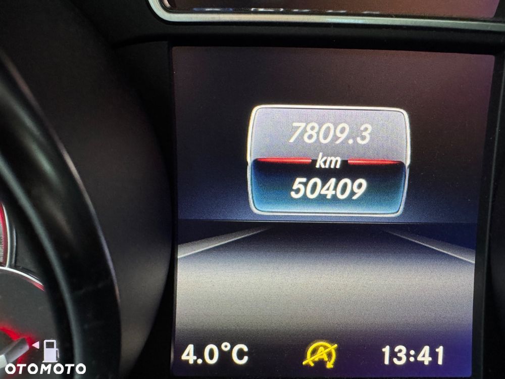 Mercedes-Benz GLA - 25