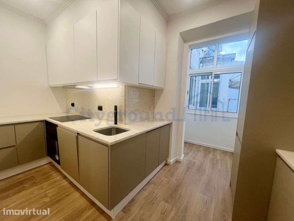 T2 totalmente renovado com excelente luminosidade e vista lateral p... - Grande imagem: 2/25