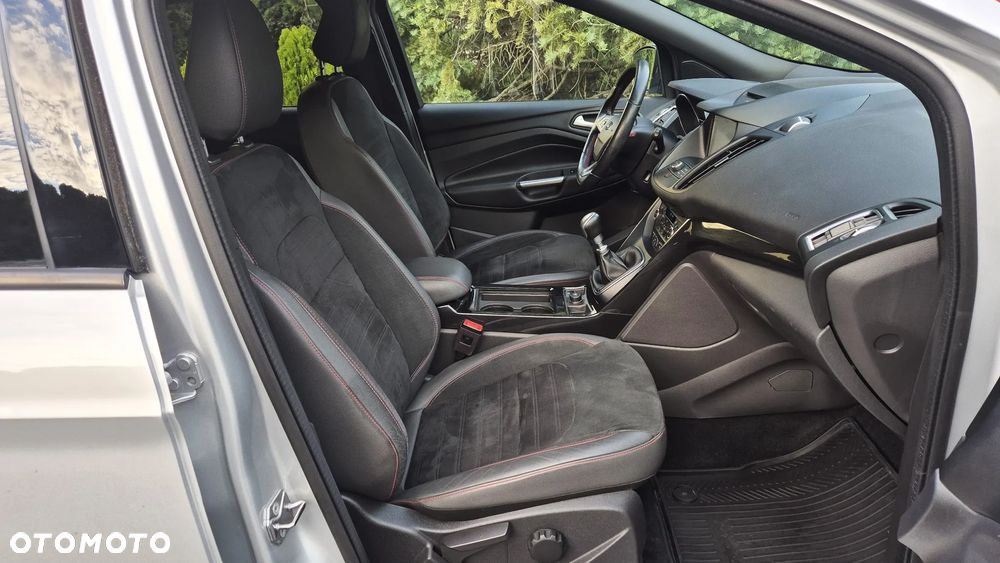 Ford Kuga 1.5 EcoBoost 2x4 ST-Line - 12