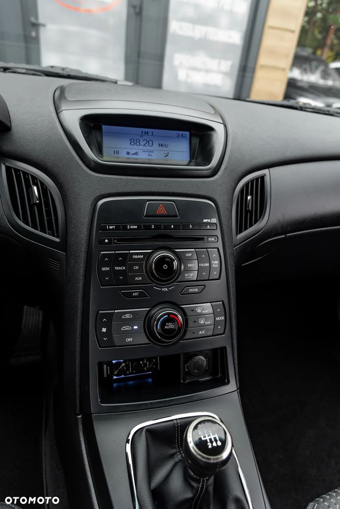 Hyundai Genesis Coupe 2.0 T - 31