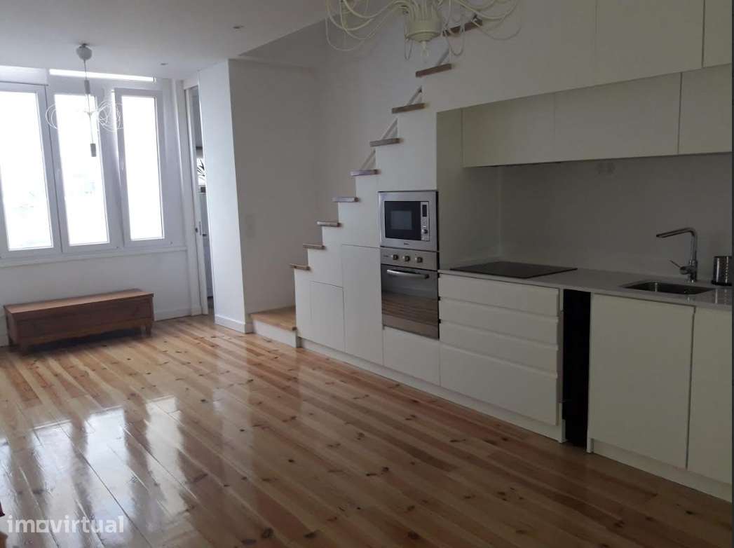 Excelente T3 Duplex, renovado, numa zona central em Penha de França