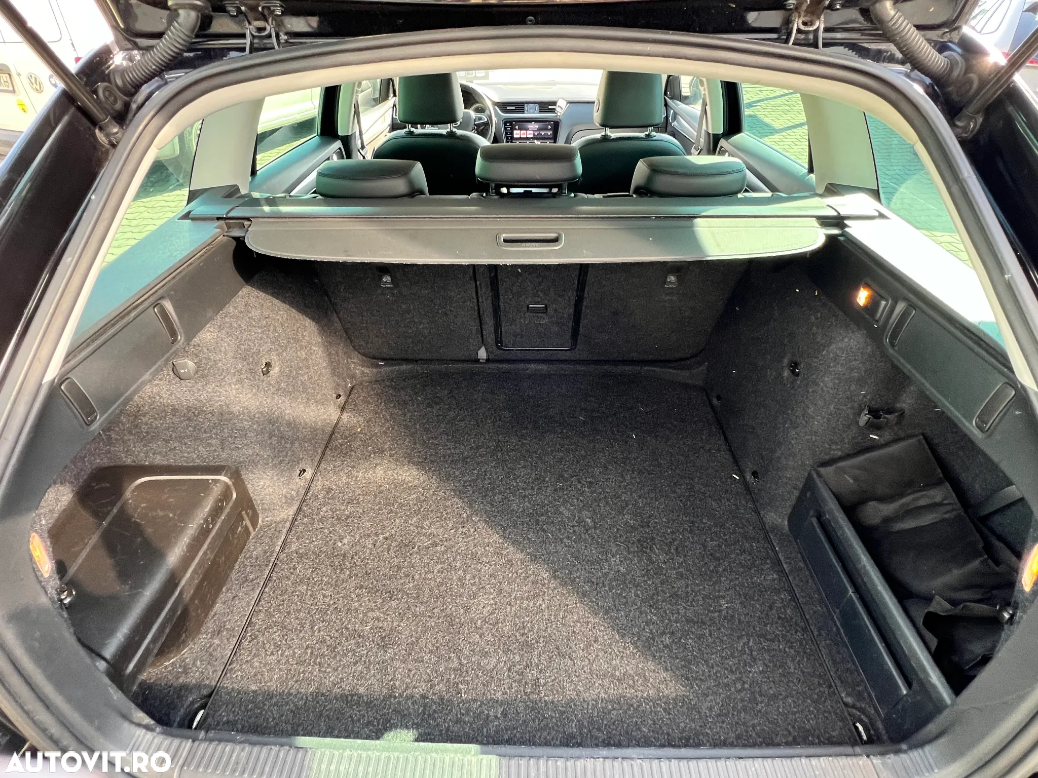 Skoda Octavia Combi Diesel 1.6 TDI DSG Style - 21