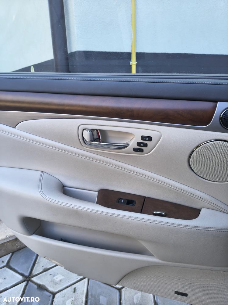 Lexus Seria LS 600h L - 12