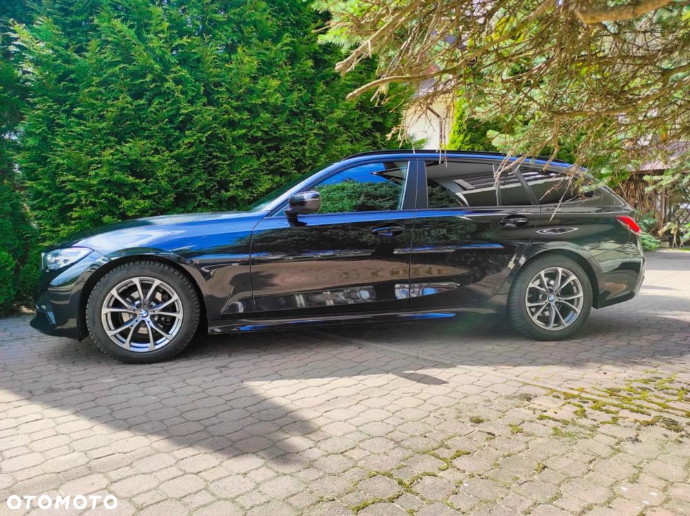 BMW Seria 3 318d Touring Advantage - 2