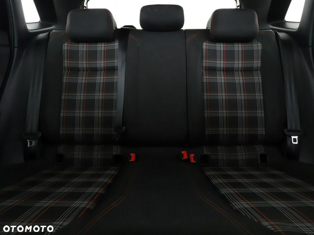 Volkswagen Polo 2.0 TSI DSG GTI - 19