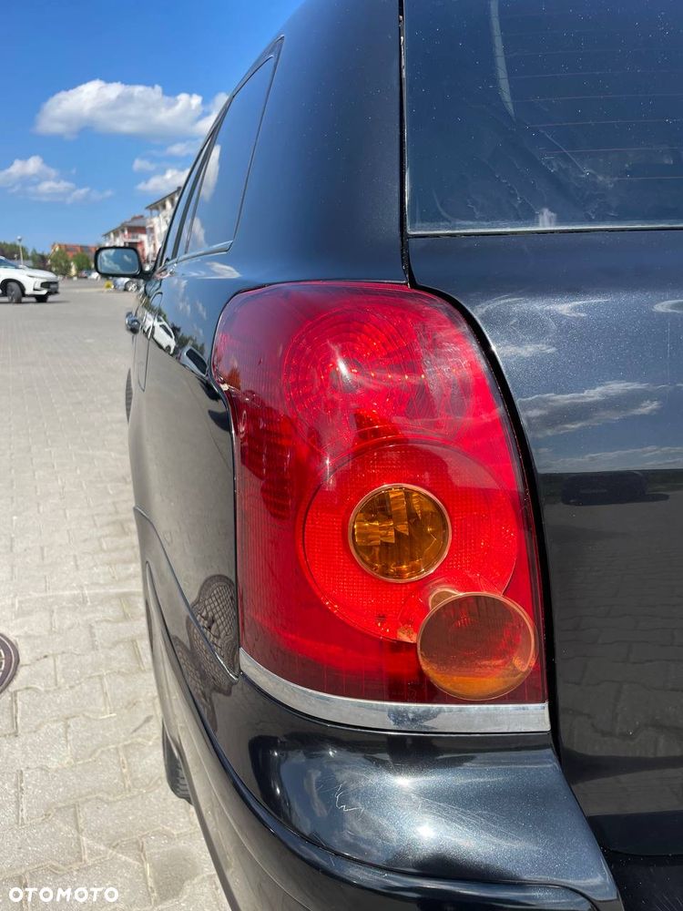 Toyota Avensis - 11