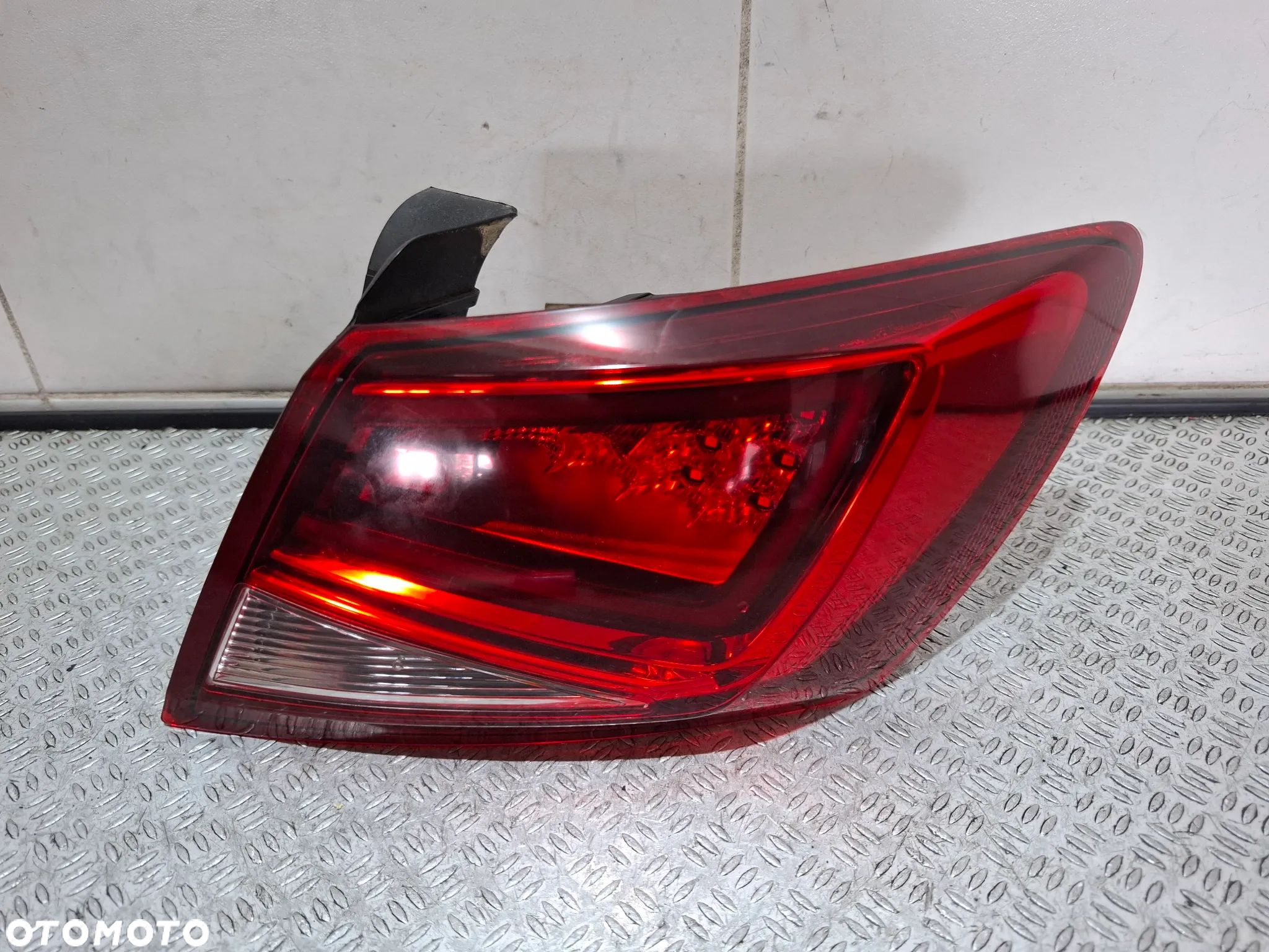 Lampa LED w błotnik prawy tył Seat Leon III hatchback 2014 rok nr 90036834 - 1