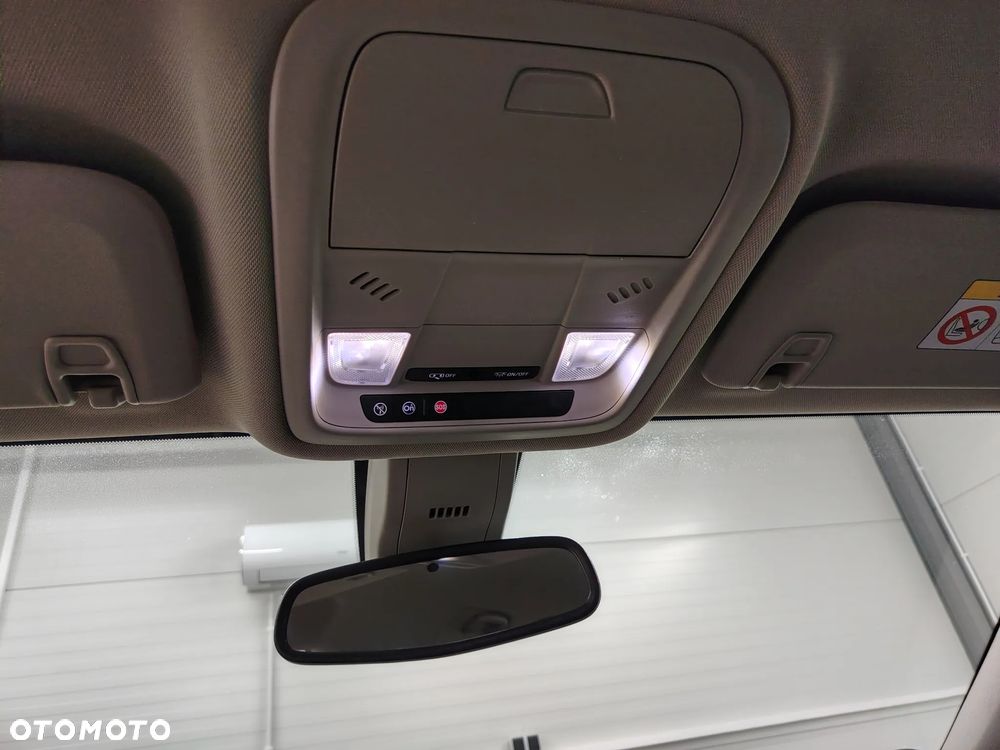 Opel Insignia 1.5 T Exclusive S&S - 32