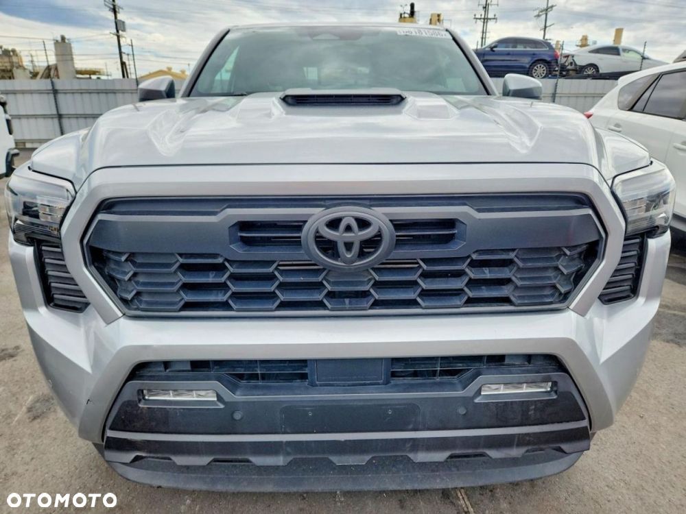 Toyota Tacoma - 5