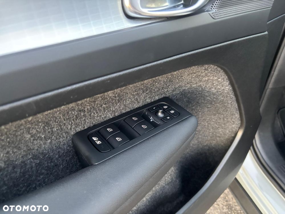 Volvo XC 40 B3 Core - 19