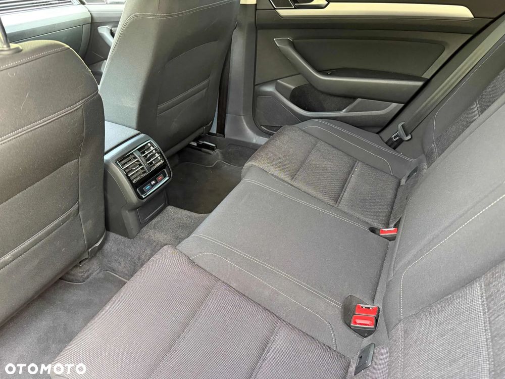 Volkswagen Passat 2.0 TDI SCR DSG Comfortline - 17