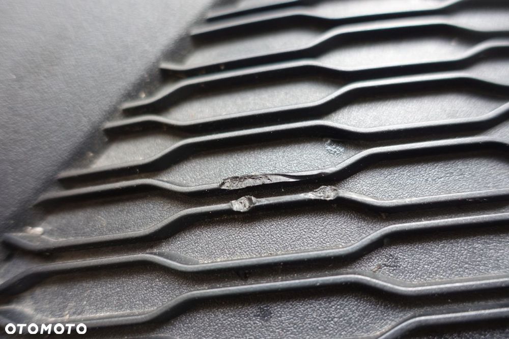 KRATKA ZDERZAKA PRAWA LEWA  IBIZA V 6F0 - 4