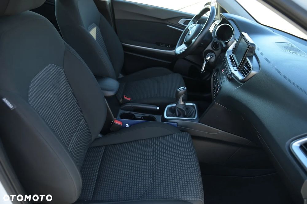 Kia Ceed - 21