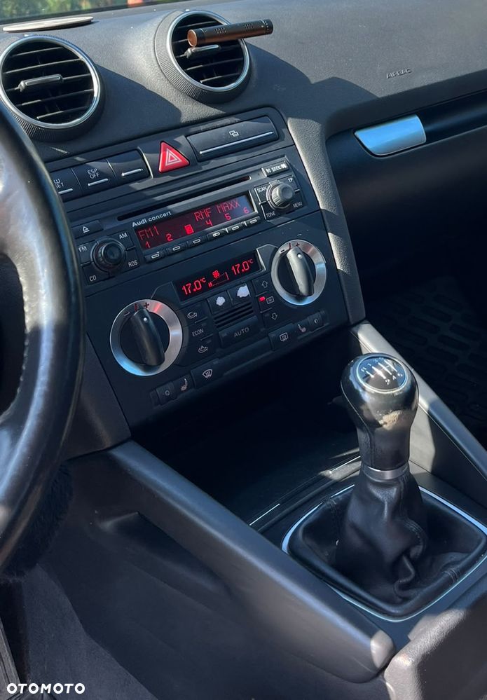 Audi A3 3-drzwiowe 1.6 FSI Attraction - 9