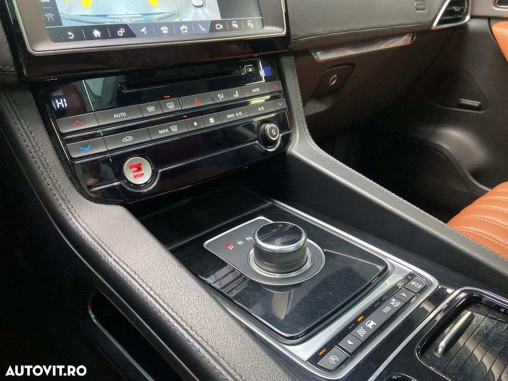 Jaguar F-Pace D300 AWD - 22
