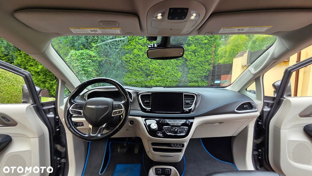 Chrysler Pacifica - 16