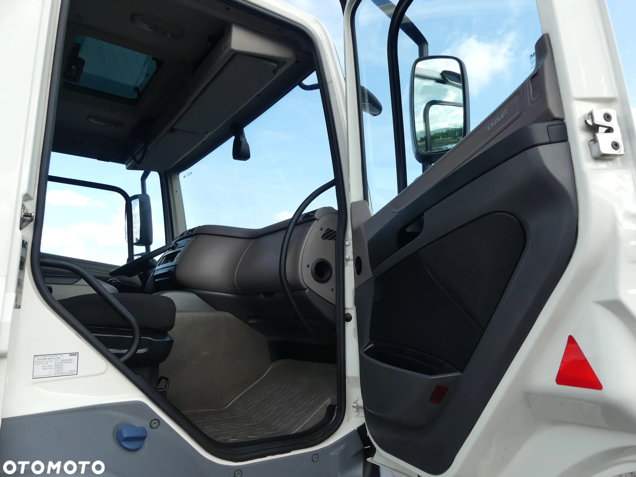 DAF CF 370 / 6x2 / CHŁODNIA 9.50 + WINDA / EURO 6 / - 25