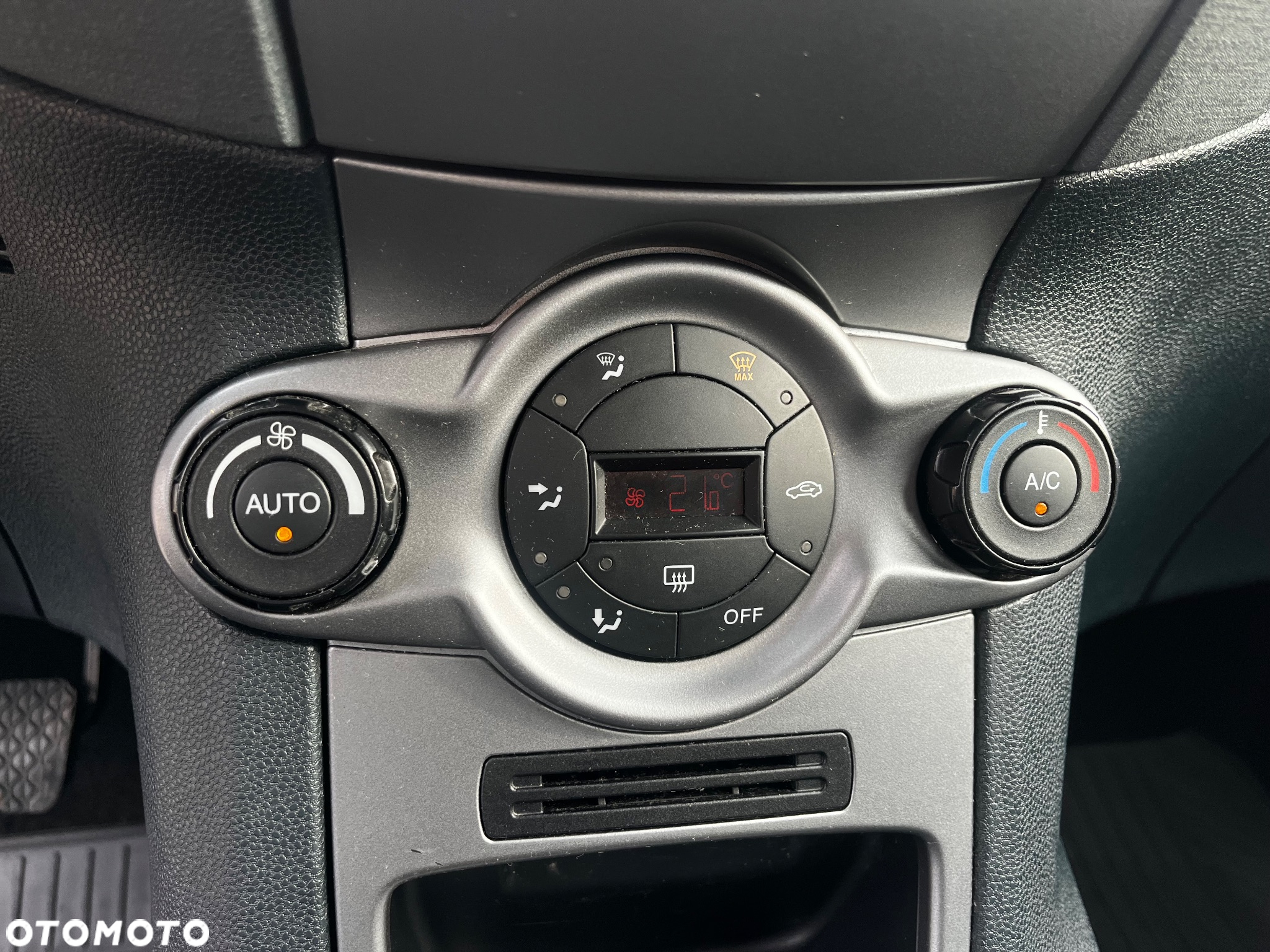 Ford Fiesta - 25