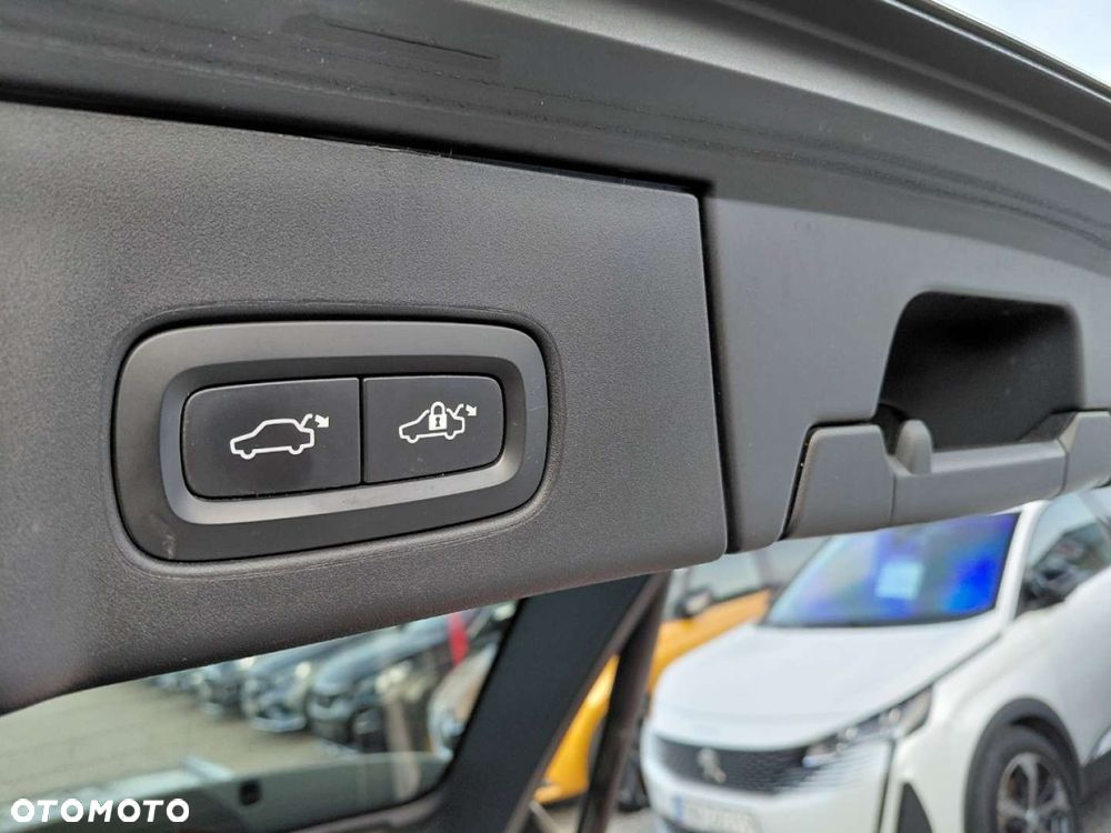 Volvo V90 Cross Country - 24