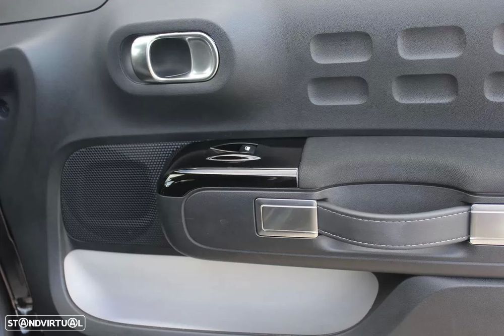 Citroën C3 1.2 PureTech Shine Pack EAT6 - 17