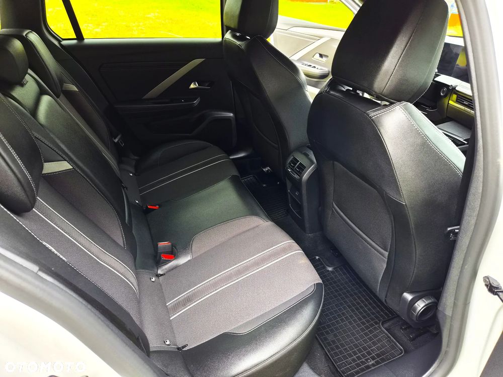 Opel Astra 1.2 T GS Line S&S - 27