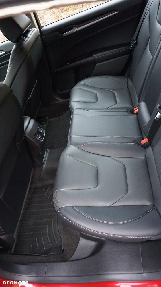 Ford Fusion - 13