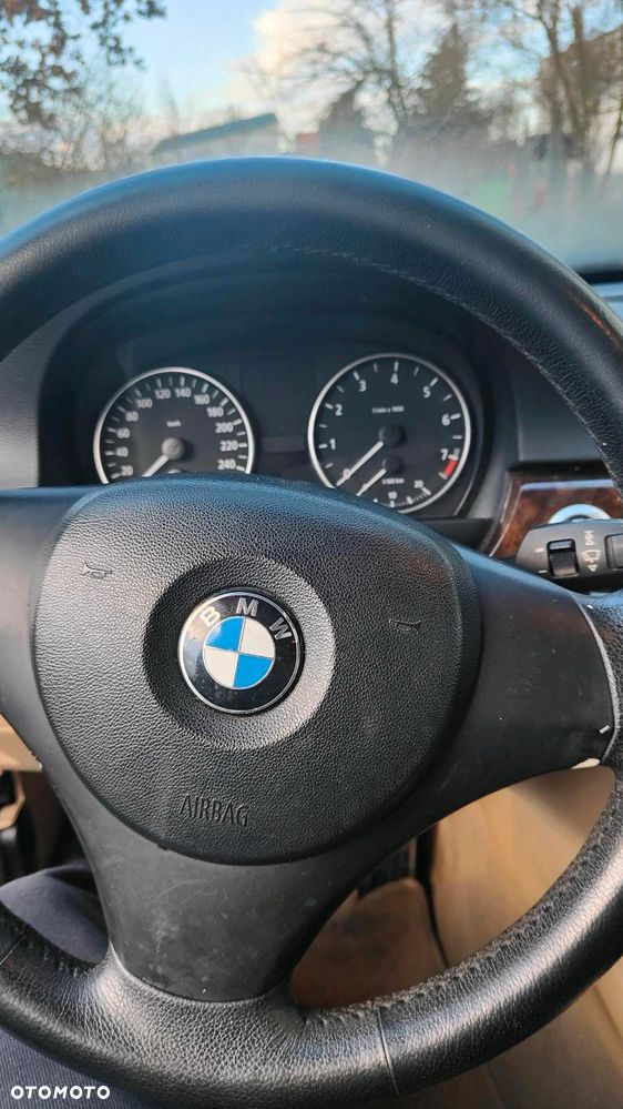 BMW Seria 3 325i - 4