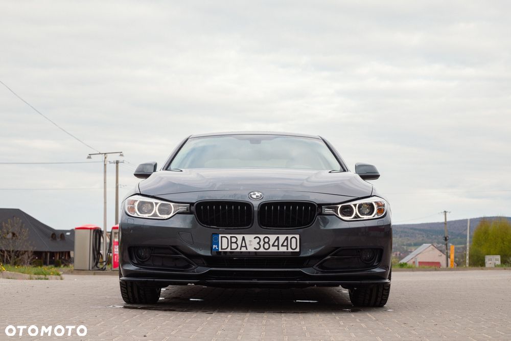 BMW Seria 3 320d xDrive Sport Line - 3
