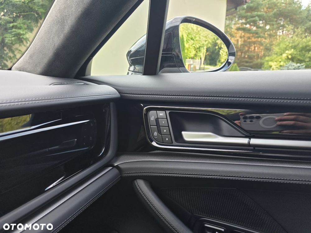 Porsche Panamera 4S E-Hybrid PHEV - 36