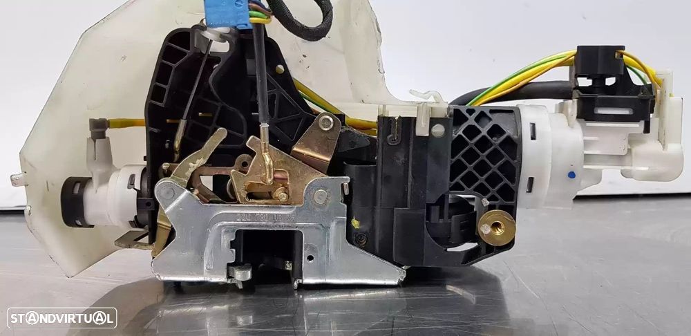 FECHADURA PORTA TRASEIRA DIREITA MERCEDES-BENZ CLASSE S 1999 -2207300335 - 1