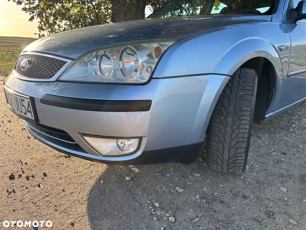 Ford Mondeo 2.0 Ghia - 13