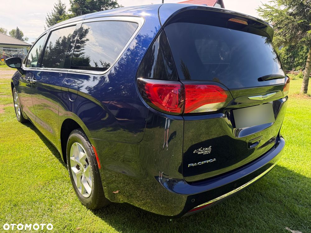 Chrysler Pacifica - 10