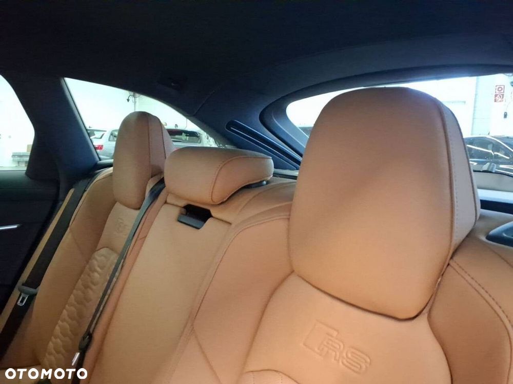 Audi RS6 Avant - 16