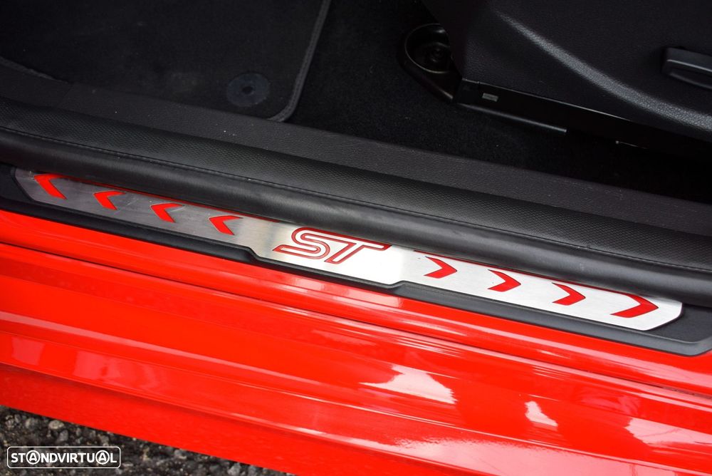 Ford Focus SW 2.0 EcoBoost ST - 17