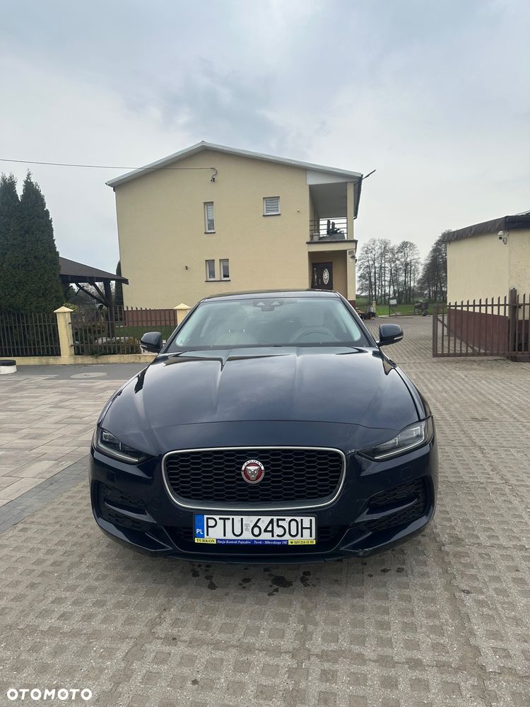 Jaguar XE - 1
