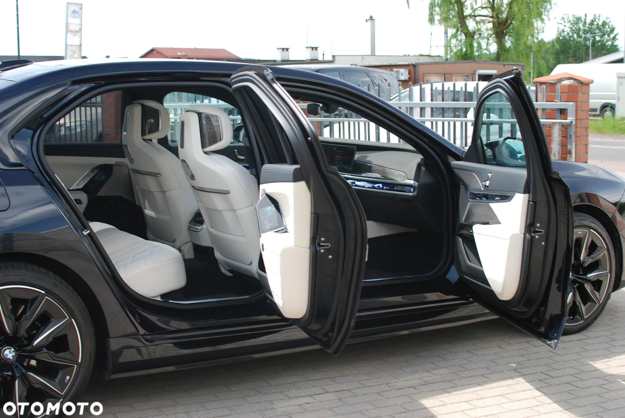 BMW Seria 7 M760e PHEV xDrive sport - 11
