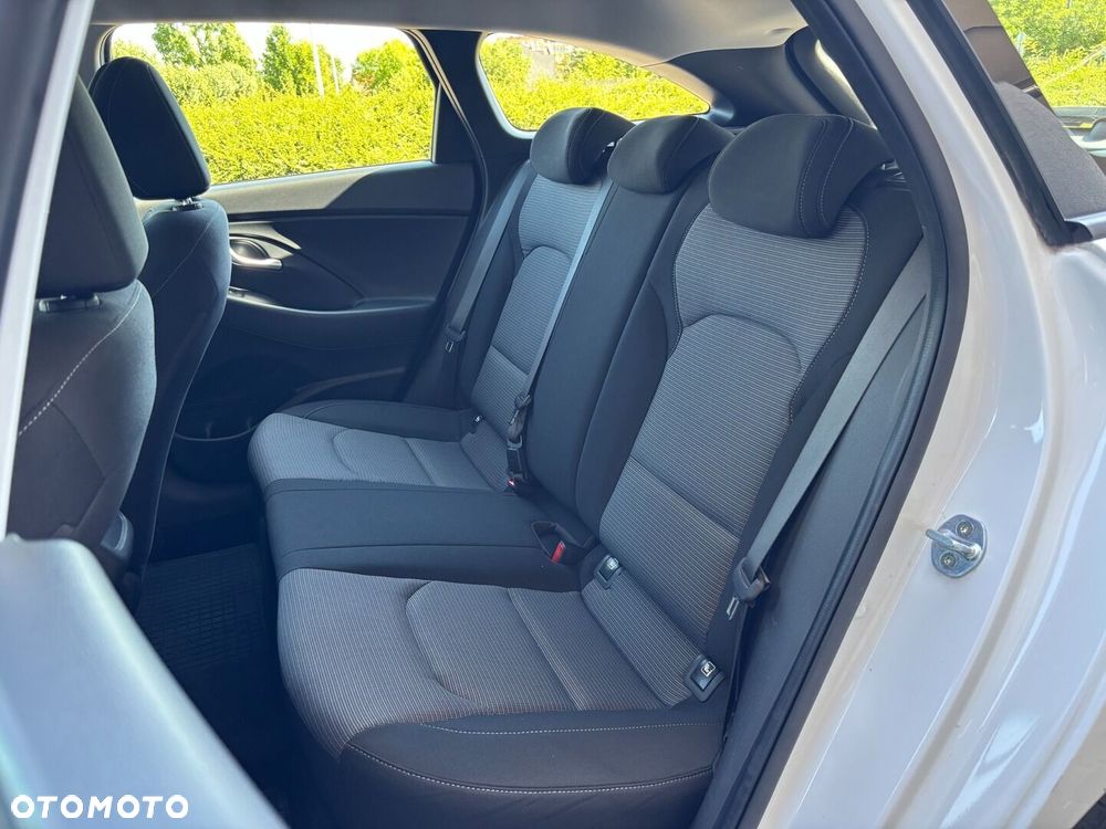 Hyundai i30 1.6 D Classic + - 19