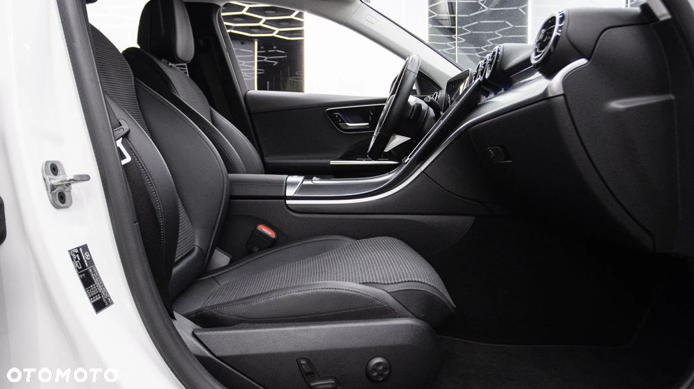 Mercedes-Benz Klasa C 300 e PHEV Avantgarde - 19