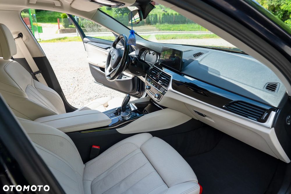 BMW Seria 5 530i xDrive Luxury Line - 13