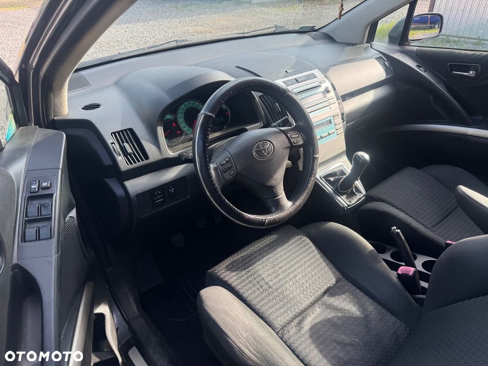 Toyota Corolla Verso 2.2 D-4D - 10