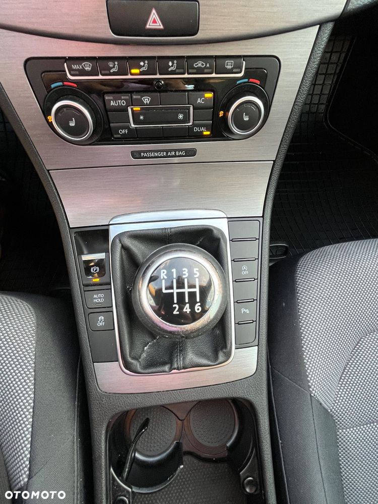 Volkswagen Passat 1.6 TDI Comfortline - 30