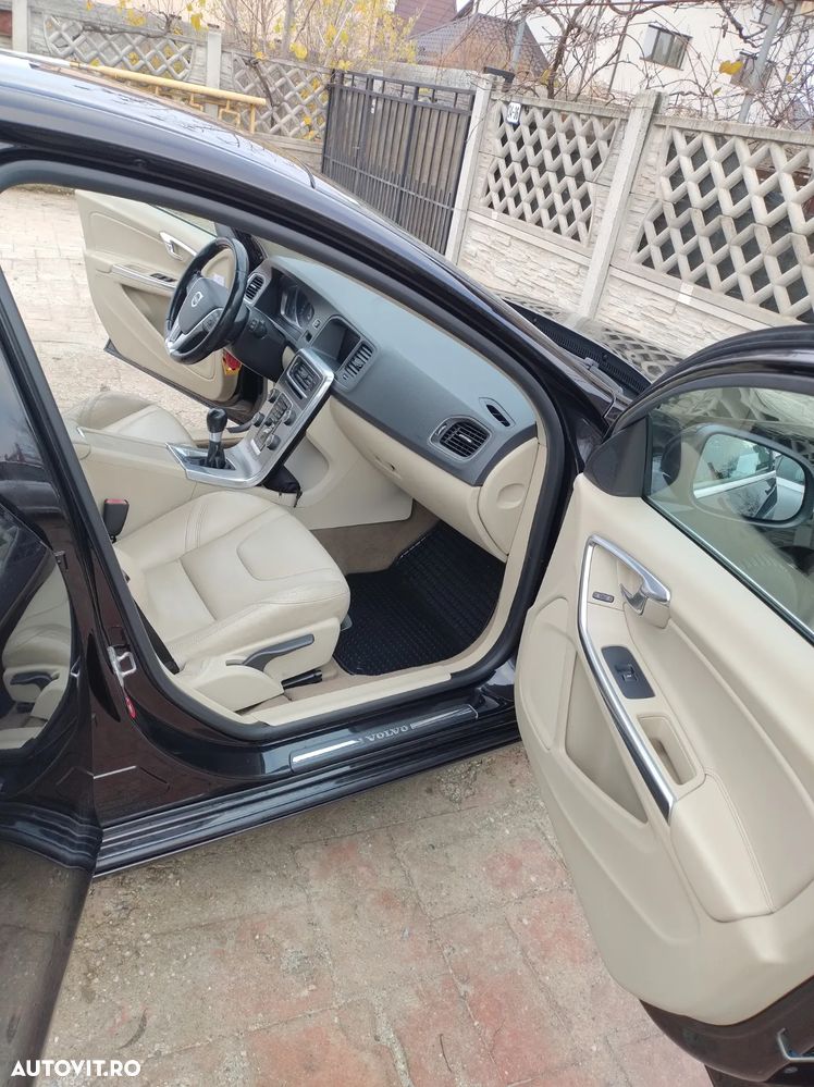 Volvo V60 D2 Momentum - 4