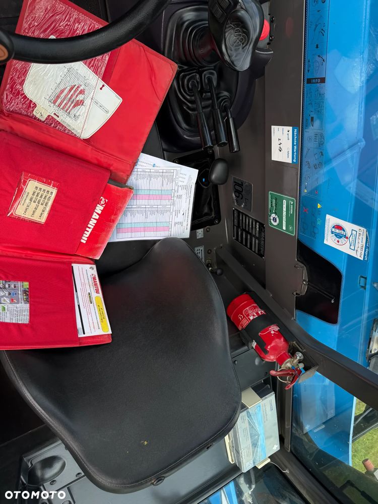 Manitou MT1440. Ładowarka Teleskopowa 14 metrów wysuw! UDŹWIG 4 TONY! Przebieg 2500 mtg. Maszyna jak Nowa z SALONU. 2017 rok. z Norwegii z Gospodarstwa rolnego! Silnik PERKINS Turbo 110 km. Aktualne Serwisy w Dekra. Nowy Model sterowane wszystko z 1 dżojstika. Ani deka luzów czy wycieku. OKAZJA! Jazda REWERS + 4 biegi. Skręt 3 tryby. Wyjście Hydrauliczne na maszcie, Poziomowanie ośi stabilizatory! Wyjścia Hydrauliczne na maszt! Okazja Ani deka luzów i wycieków. Wersja Norweska. Wielka Okazja  Opony jak Nowe! - 9