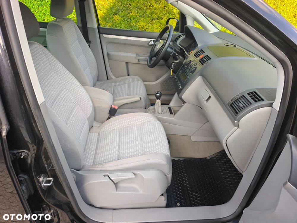 Volkswagen Touran - 11