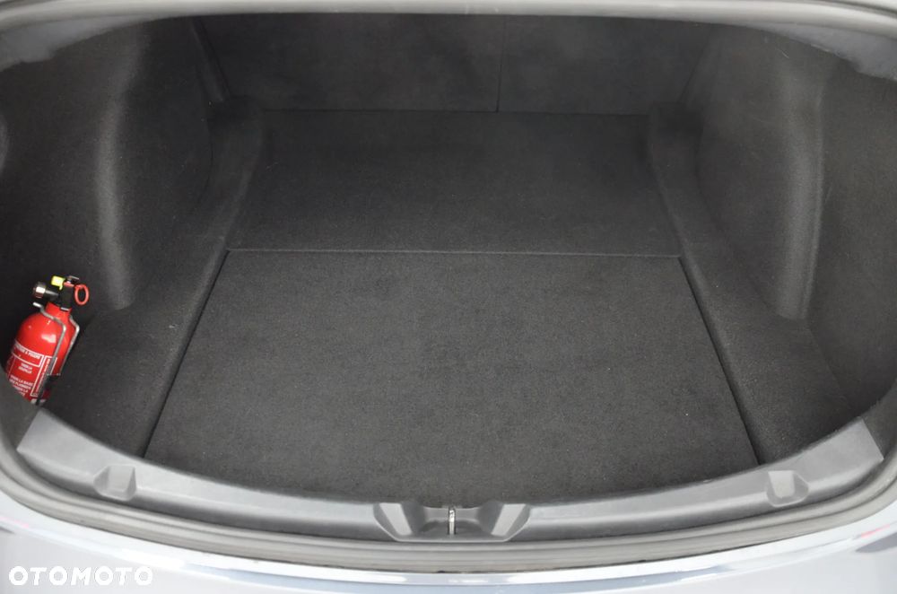 Tesla Model 3 Standard Reichweite Plus Hinterradantrieb - 22