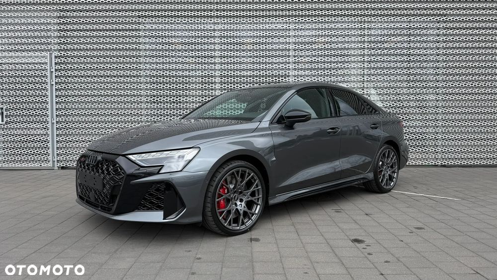 Audi RS3 Limousine - 1