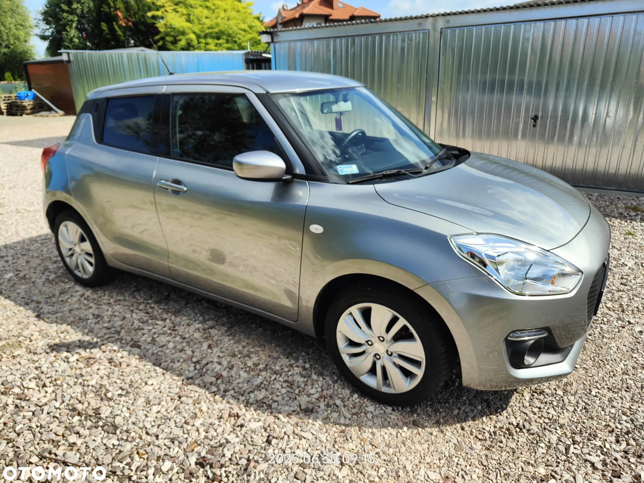Suzuki Swift 1.2 Premium Plus CVT - 2