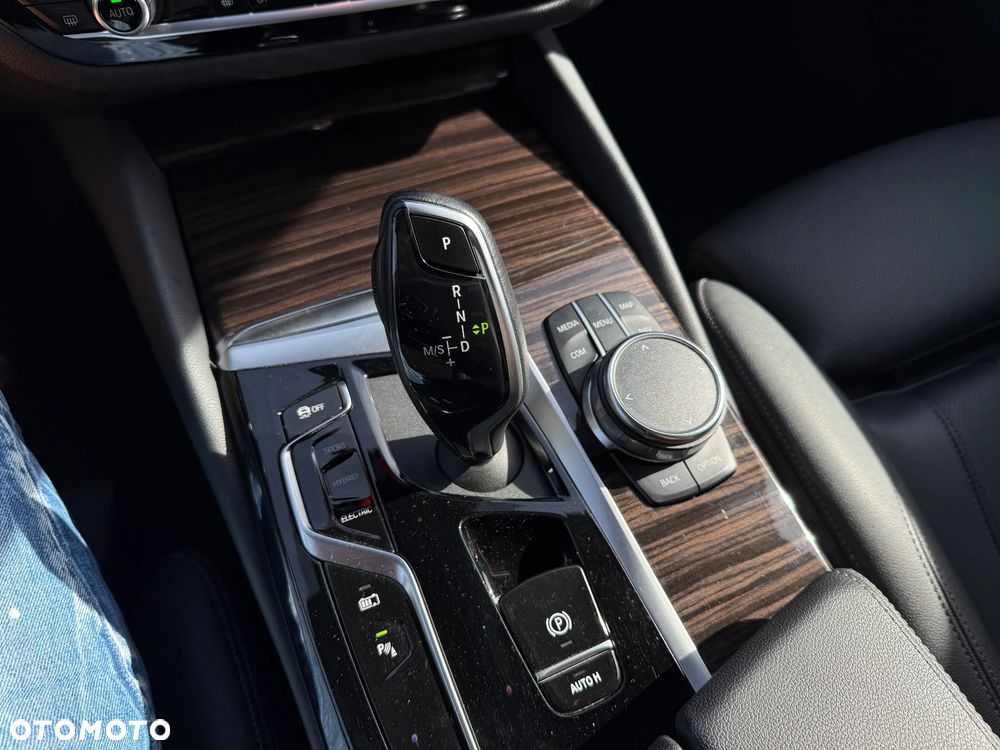 BMW Seria 5 530e xDrive M Sport Edition - 20
