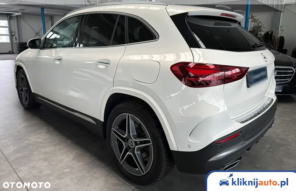 Mercedes-Benz GLA 200 AMG Line - 3