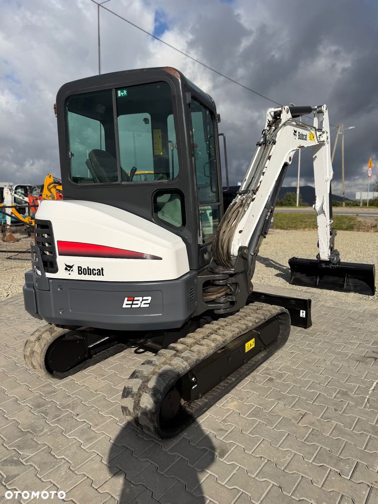 Bobcat E32 - 17